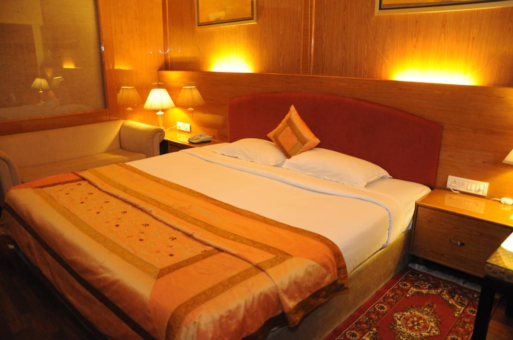 Meuse Jupiter Business And Luxury Hotel Nashik Chambre photo