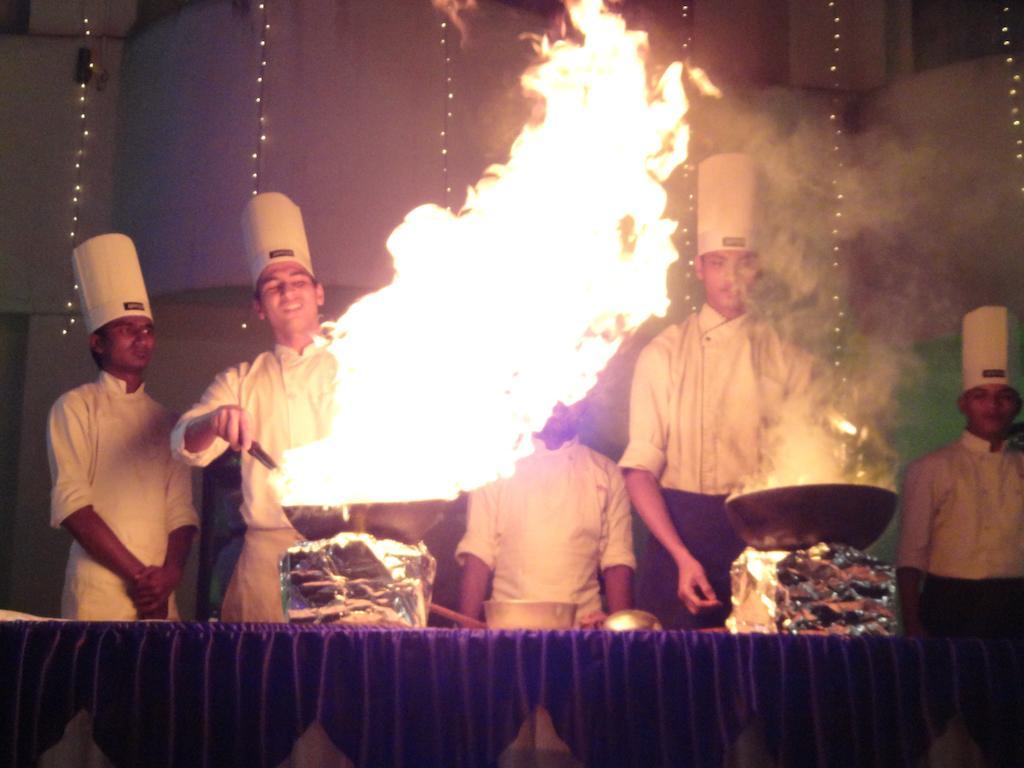 Meuse Jupiter Business And Luxury Hotel Nashik Extérieur photo